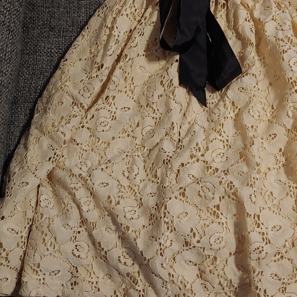 Cream lace dress - Picture 5 of 6